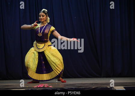 Bharathya natyam è uno dei classici forme di danza di india dallo Stato Tamil Nadu.it è popolare non solo in India ma per il mondo intero Foto Stock