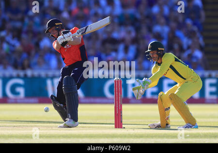 L'Inghilterra del Jos Buttler hits durante la vitalità International venti20 corrispondono a Edgbaston, Birmingham. Foto Stock