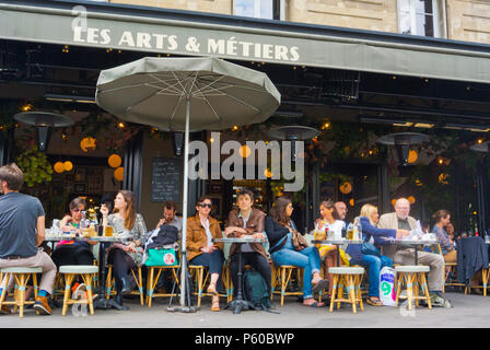 Cafè Les Arts & Meteriers, Arts et Metiers, Parigi, Francia Foto Stock