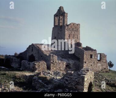 RUINAS DE LA IGLESIA DE SANTA ELENA EN SANTA CREU DE RODAS - SIGLO X - PRERROMANICO ESPAÑOL. Posizione: IGLESIA DE SANTA ELENA, PORT DE LA SELVA / PUERTO DE LA SELVA, Girona, Spagna. Foto Stock