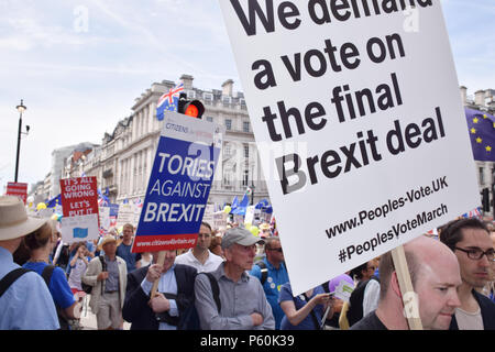 Anti Brexit demo, Londra 23 giugno 2018 UK. Campagna per un voto popolare sul finale Brexit trattativa. Foto Stock