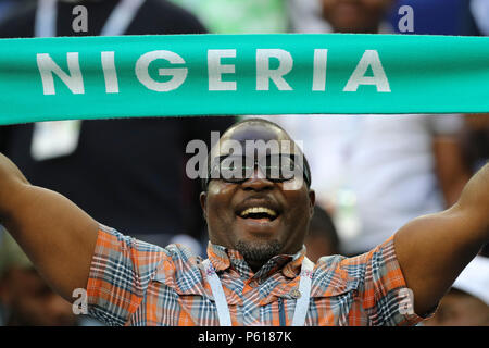 San Pietroburgo, Russia. 26 GIU, 2018. Una ventola di Nigeria prima del 2018 Coppa del Mondo FIFA Gruppo D match tra Nigeria e Argentina a San Pietroburgo Stadium il 26 giugno 2018 a San Pietroburgo, Russia. (Foto di Daniel Chesterton/phcimages.com) Credit: Immagini di PHC/Alamy Live News Foto Stock