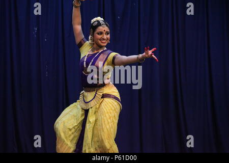 Bharathya natyam è uno dei classici forme di danza di india dallo Stato Tamil Nadu.it è popolare non solo in India ma per il mondo intero Foto Stock