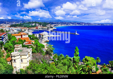 Bella città,vista con castle,huses e mare,Francia. Foto Stock