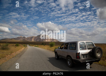 Autostrada che conduce al Vescovo la Hat montagna, Madagascar Foto Stock