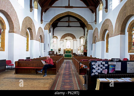 Interno della chiesa di Tutti i Santi, Brixworth, Northamptonshire, England Regno Unito Foto Stock