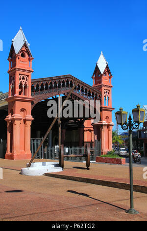 Ex stazione ferroviaria in Asuncion in Paraguay. Asuncion è la capitale e la città più grande del Paraguay Foto Stock