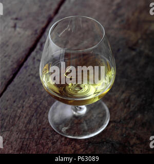 Whisky in un bicchiere Foto Stock