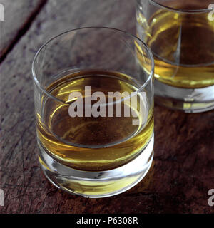 Due bicchieri di whisky Foto Stock