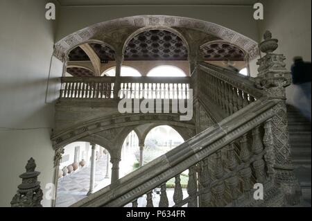 MUSEO DE SANTA CRUZ (S. XVI). ESCALERA DE ALONSO COVARRUBIAS. Foto Stock