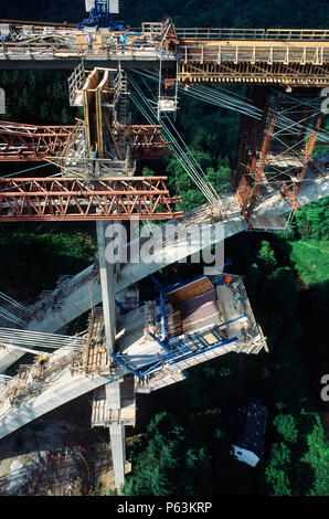 Il cavo resta fornire supporto per un arco durante la colata della sua concreta su un progetto in Germania per un ponte autostradale una simile pic è già sul sito Foto Stock