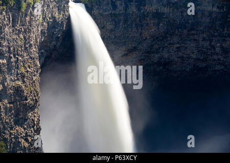 Helmcken Falls è un 141 m cascata sul fiume Murtle entro pozzetti grigio Parco Provinciale in British Columbia, Canada. Helmcken Falls è la quarta la Foto Stock