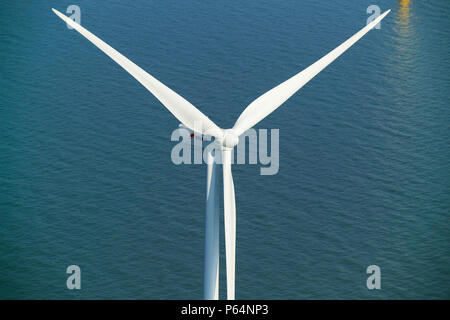 Vista aerea di Kentish Flats per centrali eoliche che mostra il vento generatori a turbina off whitstable e herne bay in Kent Foto Stock