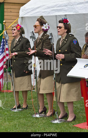 Un stile americano Glen Miller tribute band effettuando in corrispondenza di 'guerra sulla linea' dell'evento 2018 Stazione Ropley sulla metà Hants ferroviaria linea di crescione Foto Stock