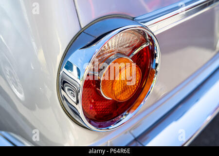 Luci di arresto del compact executive BMW auto 2002 Nuova classe Coupe. Oldtimertage Berlin-Brandenburg (31 Berlin-Brandenburg Oldtimer giorno). Foto Stock