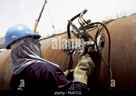 Distretto di impianto di raffreddamento al Jumeirah Beach Residence sito, Dubai, Emirati Arabi Uniti, aprile 2005. Il Golfo di temperature roventi significa che l efficienza Foto Stock