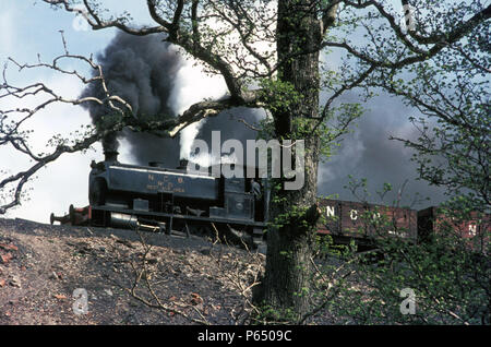 Pennyvenie miniera sul waterside Colliery sistema in Ayrshire con West Area Ayr No.21, un Andrew Barclay 0-4-0ST del 1949. Il carro leader serve come Foto Stock