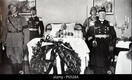 La morte del Presidente Paul von Hindenburg (1847 â€ì 2 Agosto 1934) Prussian-German maresciallo di campo, statista e uomo politico, e servito come il secondo Presidente della Repubblica federale di Germania dal 1925 al 1934. Foto Stock