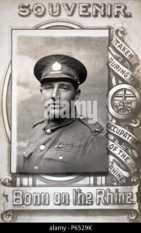 Una cartolina di un soldato britannico in Germania occupata dopo la prima guerra mondiale Foto Stock