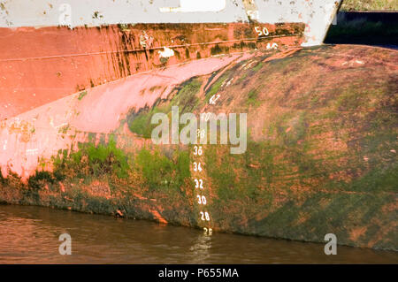 Nave cargo Philipp passando attraverso Latchford si blocca sul Manchester ship canal, Latchford, Warrington, Cheshire, Regno Unito Foto Stock