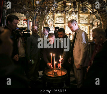 Il Duca di Cambridge durante una visita alla chiesa del Santo Sepolcro a Gerusalemme, come parte del suo tour del Medio Oriente. Foto Stock