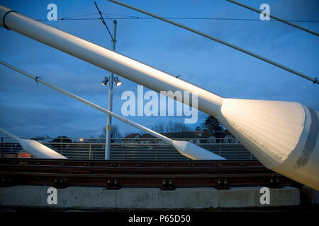 Il cablaggio per il William Dargan Bridge, cavo-soggiorno ponte per la linea Luas, Dundrum, Dublino, Irlanda 2008 Foto Stock