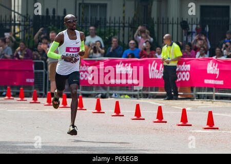 Sir Mo Farah, corso detentore del record, corre il 2018 vitalità Londra 10.000. Dotato di: Sir Mo Farah dove: London, England, Regno Unito quando: 28 maggio 2018 Credit: Wheatley/WENN Foto Stock