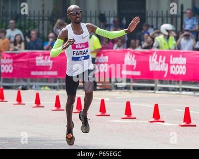 Sir Mo Farah, corso detentore del record, corre il 2018 vitalità Londra 10.000. Dotato di: Sir Mo Farah dove: London, England, Regno Unito quando: 28 maggio 2018 Credit: Wheatley/WENN Foto Stock