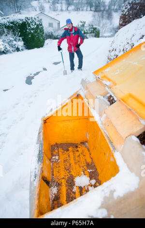 Un sale di vuoto bin su Damson Dene Park a Ambleside, Cumbria, Regno Unito. Foto Stock