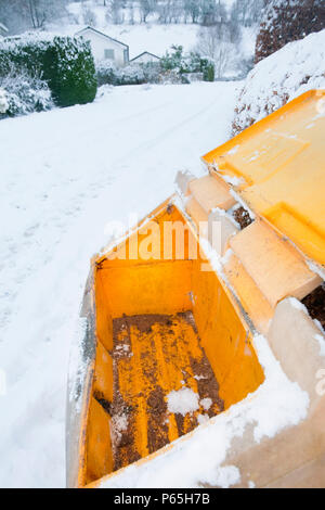 Un sale di vuoto bin su Damson Dene Park a Ambleside, Cumbria, Regno Unito. Foto Stock