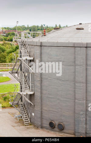 Biodigesters presso United Utilities Pianta Daveyhulme quale processo è tutto di Manchester dei liquami e si occupa di 714 milioni di litri al giorno. I fanghi di depurazione Foto Stock