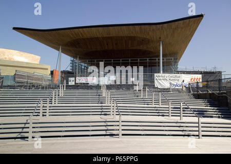 Welsh Assembly Government building, Wales, Regno Unito. Il complesso edificio in Cardiff Bay costruito con un approccio olistico ha ricevuto il Building Research Foto Stock