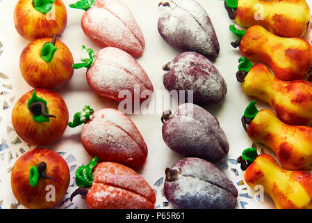 Candy in forma di frutta in polvere di close-up. Foto Stock