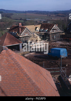 Cardiff, Cefn Mably. Alloggiamento di lusso di sviluppo in 12 acri di parco da sviluppatore regionale Case Meadgate affacciato sulla campagna. Foto Stock