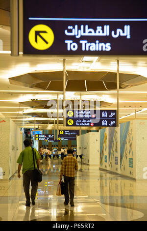 Emirati Arabi Uniti Dubai Settembre 2009, terminale di un aeroporto Foto Stock