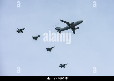 Multi-ruolo Tanker Transport Airbus A310-300 e multirole velivolo Eurofighter Typhoon e Panavia Tornado della tedesca Air Force. Foto Stock