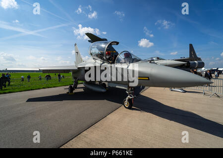 Berlino - 27 Aprile 2018: Advanced jet trainer Alenia Aermacchi M-346 Master. Forza Aerea Italiana. Mostra ILA Berlin Air Show 2018 Foto Stock