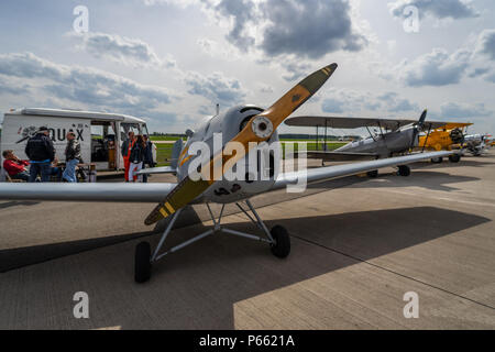 Berlino - 27 Aprile 2018: due-seat sport/training monoplan Bucker Bu 180 studente. Mostra ILA Berlin Air Show 2018. Foto Stock