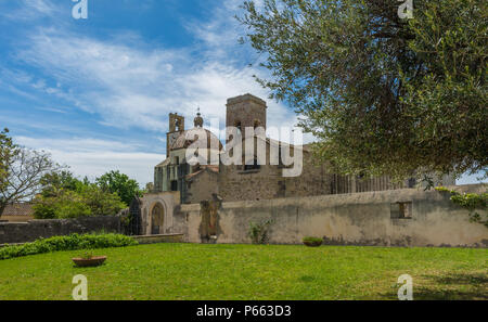 La chiesa dell Immacolata Concezione a Barumini, Sardegna, Italia. La chiesa, risalente al XVI secolo, è costruita in stile tardo-gotico forme. Foto Stock