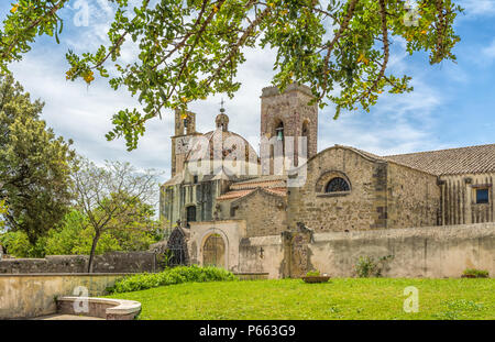 La chiesa dell Immacolata Concezione a Barumini, Sardegna, Italia. La chiesa, risalente al XVI secolo, è costruita in stile tardo-gotico forme. Foto Stock