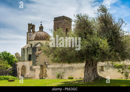 La chiesa dell Immacolata Concezione a Barumini, Sardegna, Italia. La chiesa, risalente al XVI secolo, è costruita in stile tardo-gotico forme. Foto Stock