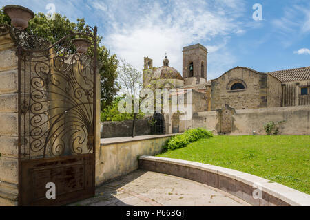 La chiesa dell Immacolata Concezione a Barumini, Sardegna, Italia. La chiesa, risalente al XVI secolo, è costruita in stile tardo-gotico forme. Foto Stock