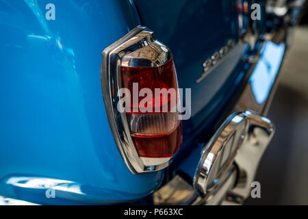 Luce di arresto delle auto di lusso Mercedes-Benz 220S (W180 II) "Ponton",1956. Foto Stock