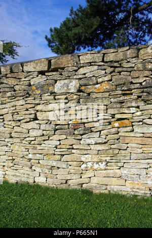 Muro a secco costruiti con Mendip Somerset pietre, Somerset, Inghilterra, Regno Unito. Foto Stock