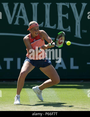 Jelena Ostapenko durante il giorno cinque della natura internazionale della valle in Devonshire Park, Eastbourne. Foto Stock