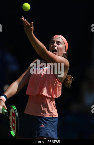 Jelena Ostapenko durante il giorno cinque della natura internazionale della valle in Devonshire Park, Eastbourne. Foto Stock