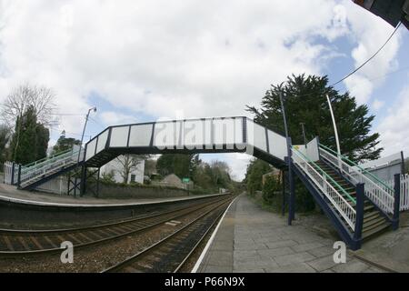 Vista fisheye del ponte pedonale a San tedeschi stazione, Cornwall. 2006 Foto Stock