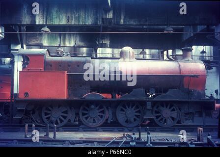 Ex L&NWR 0-8-0, 7F No.9395 nel roundhouse a Leicester domenica 20 aprile 1969 dopo la conservazione. Foto Stock