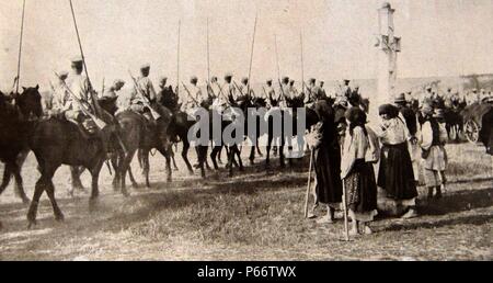 Il galiziano contadini guarda il ritiro delle forze russe alla fine della prima guerra mondiale 1918 Foto Stock