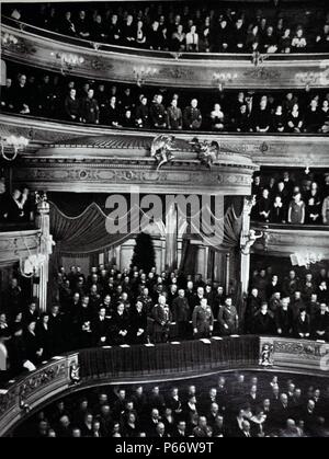 Adolf Hitler con Josef Goebbels, Franz von Papen e Presidente Hindenburg presso il Teatro dell'Opera di Berlino Foto Stock